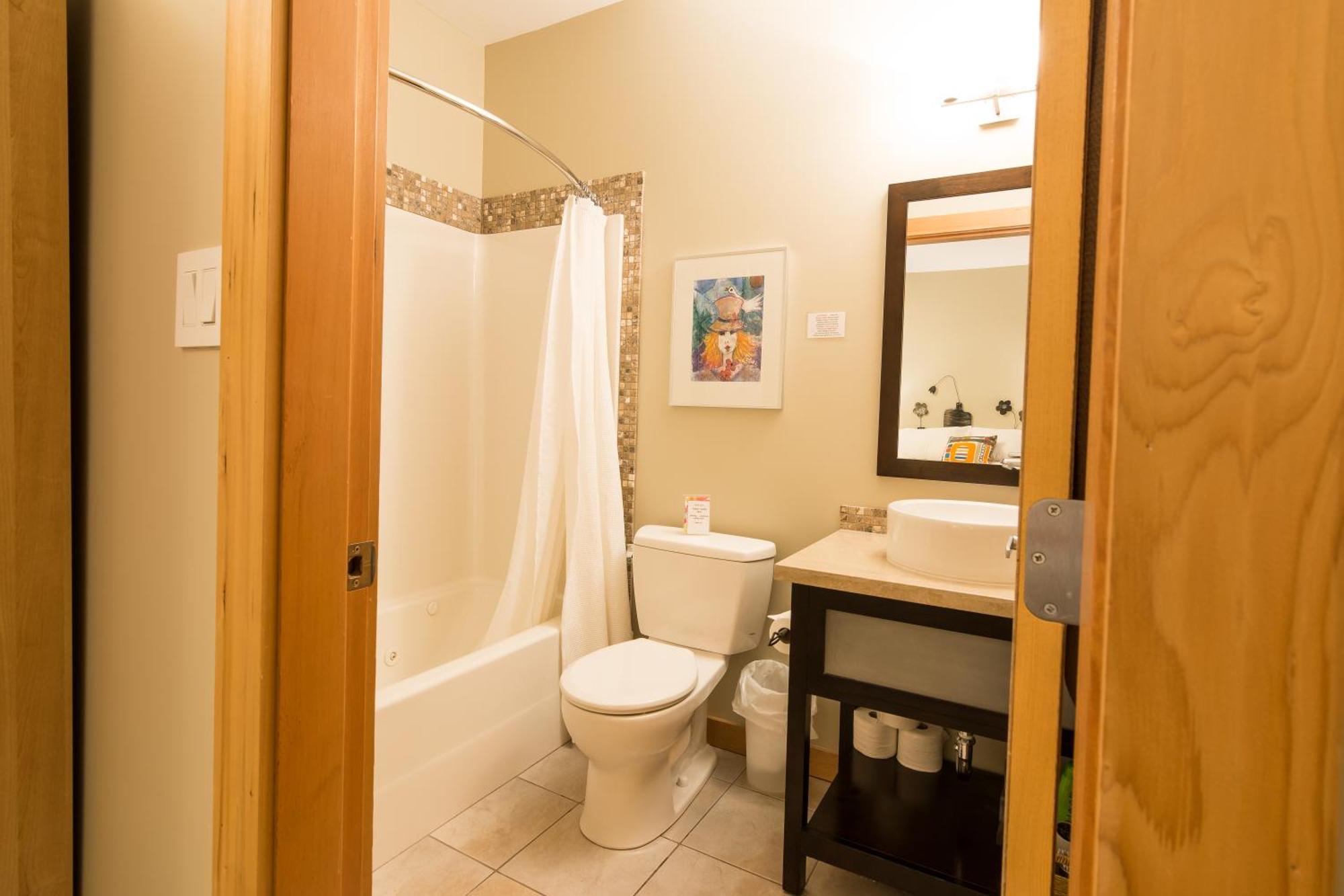 Cormier'S Studio Guest Suites Penticton Esterno foto