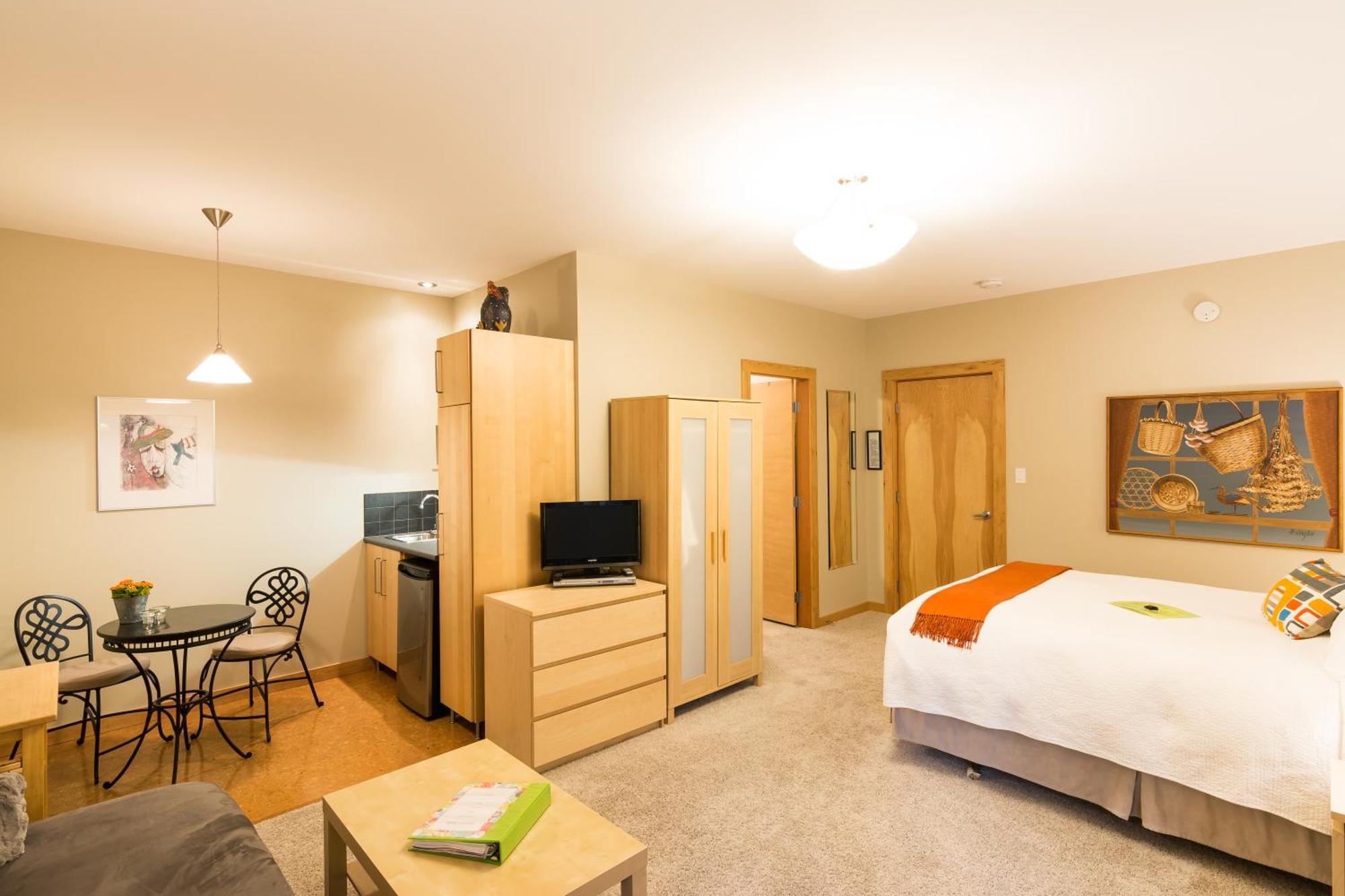 Cormier'S Studio Guest Suites Penticton Esterno foto