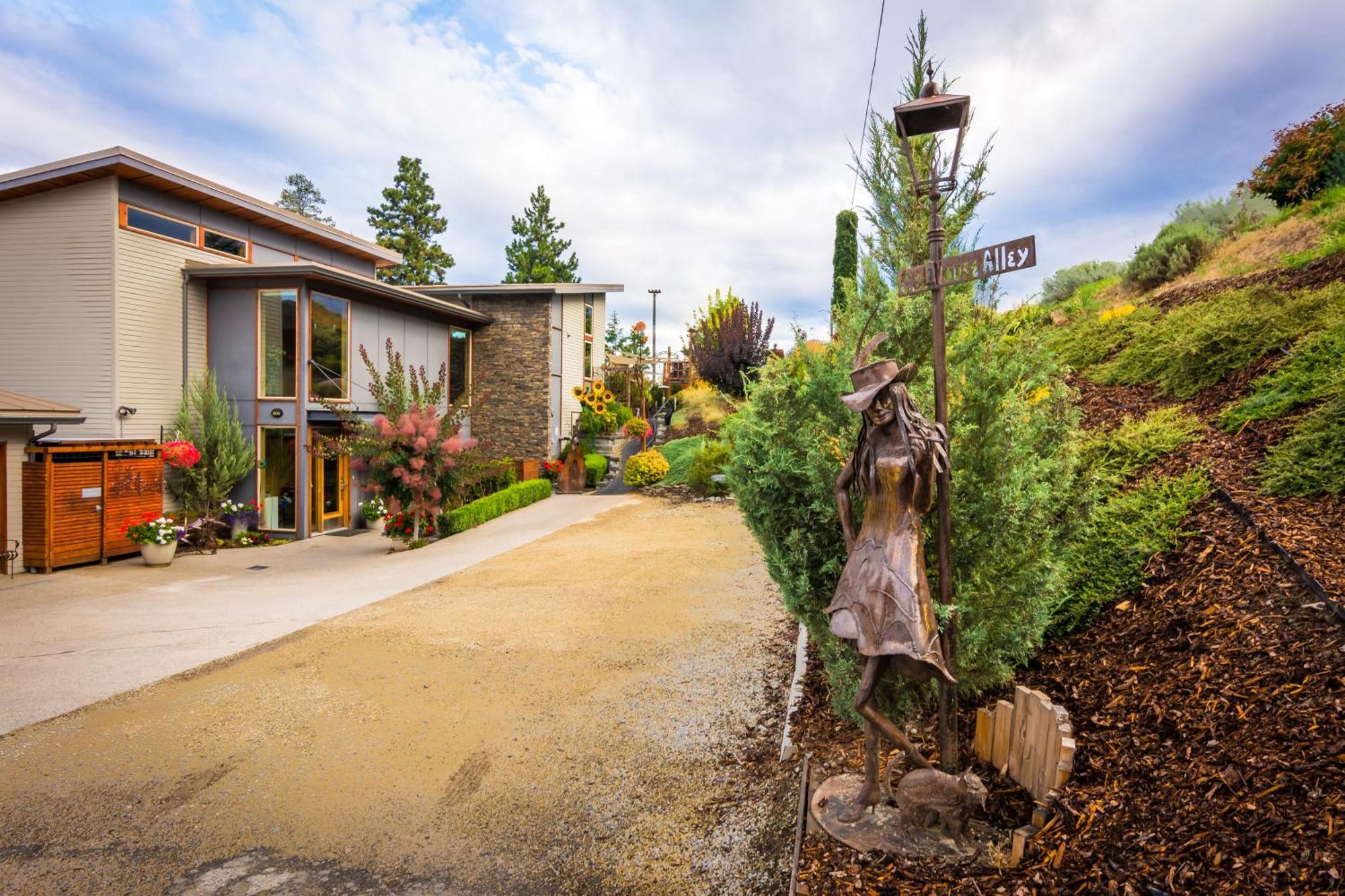 Cormier'S Studio Guest Suites Penticton Esterno foto