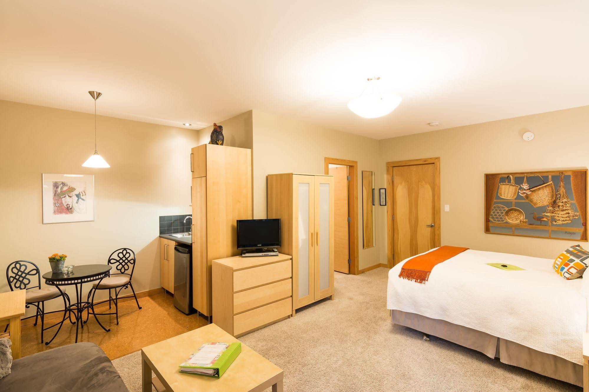 Cormier'S Studio Guest Suites Penticton Esterno foto