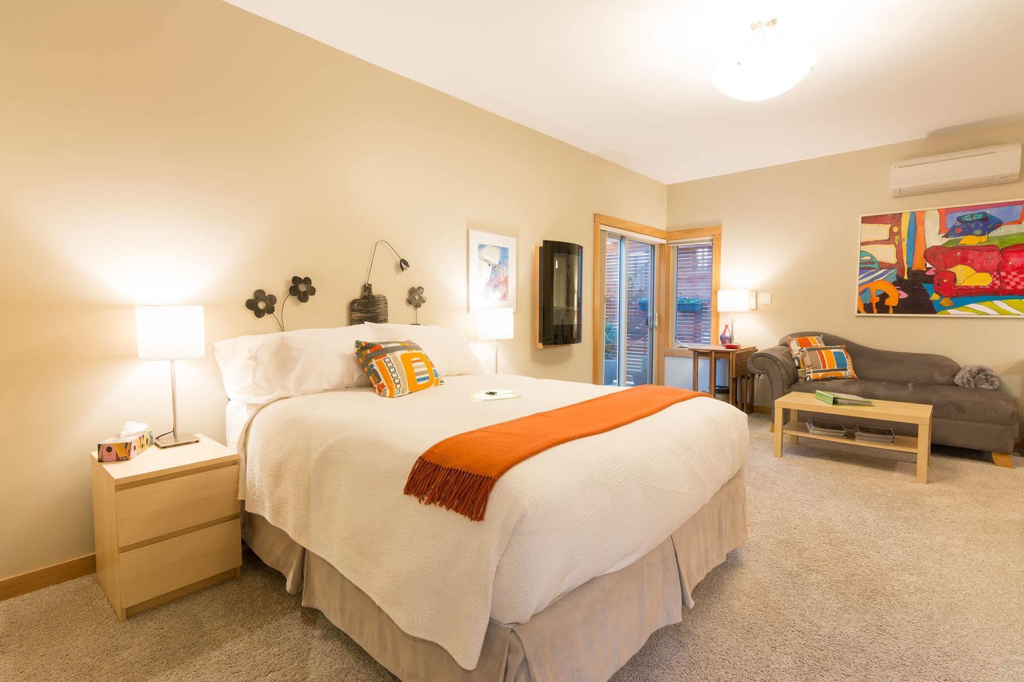 Cormier'S Studio Guest Suites Penticton Esterno foto