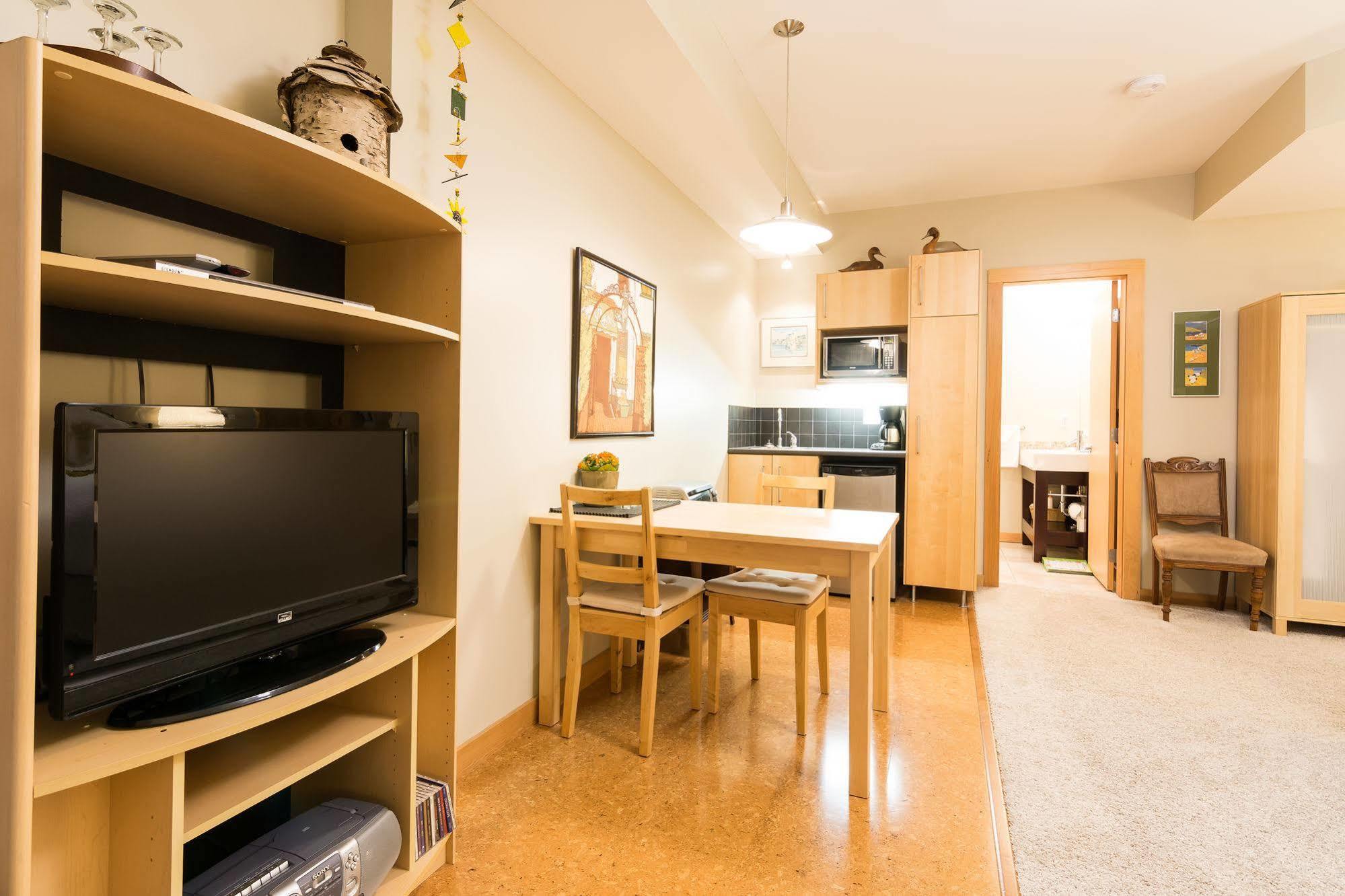 Cormier'S Studio Guest Suites Penticton Esterno foto