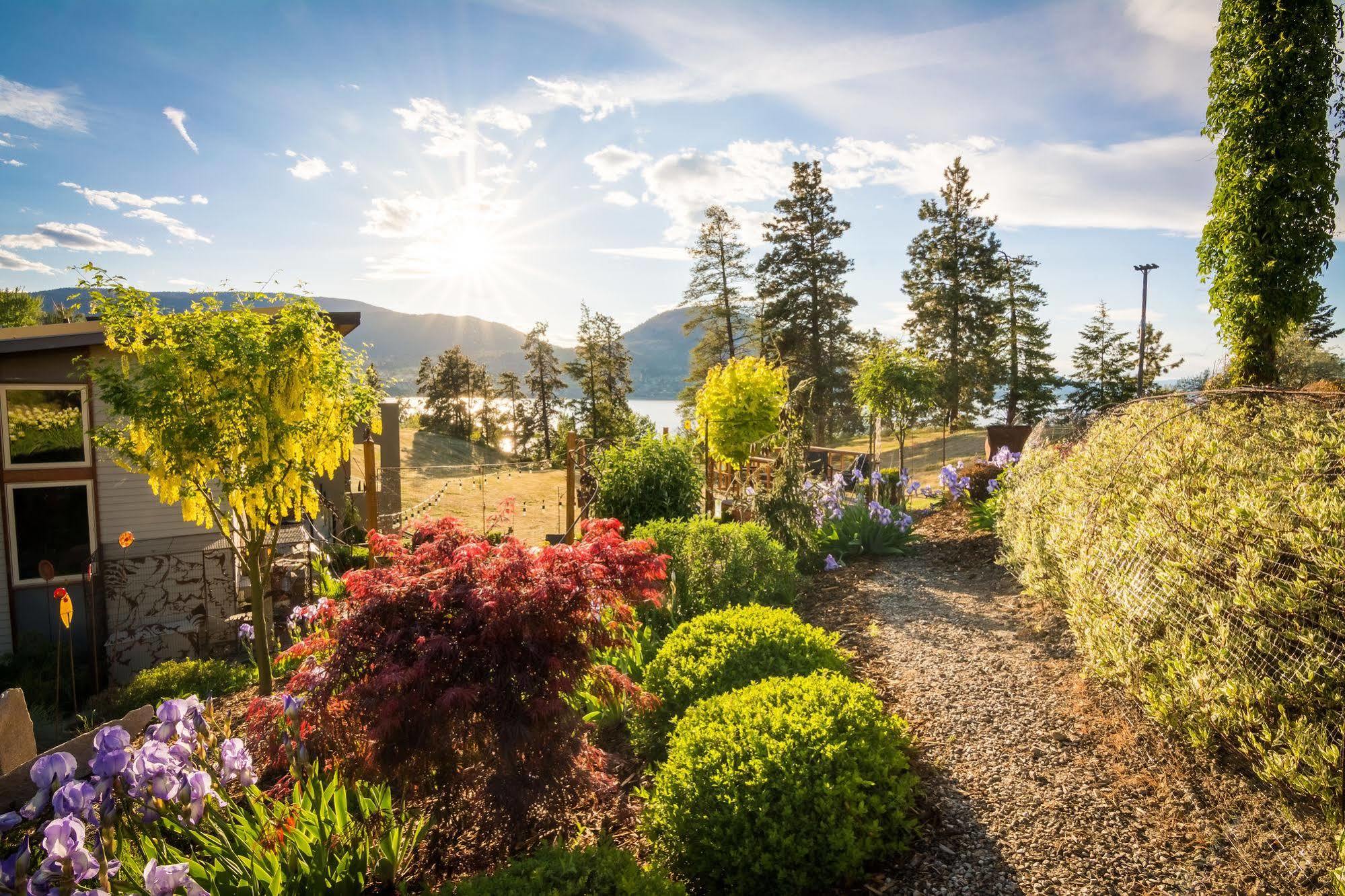 Cormier'S Studio Guest Suites Penticton Esterno foto